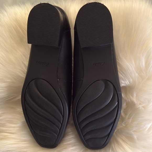 Like New Clarks Juliet Coast Black Leopard Leather Slip On Penny Loafer Women's - Picture 8 of 10